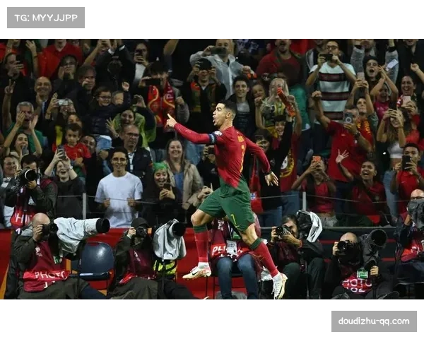 C罗比赛中怒斥贴身防守后卫，引发赛场口角